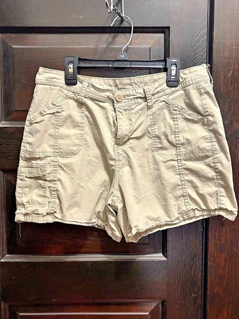 (220) St. John’s Bay Cargo Shorts in Beige Size 10